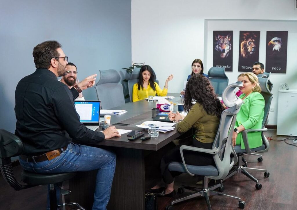 ورشة تدريب جماعية في أكاديمية مورال